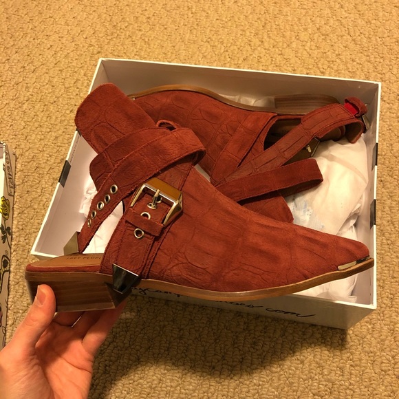 Jeffrey Campbell Flat Road Size 8 Red - Picture 4 of 6